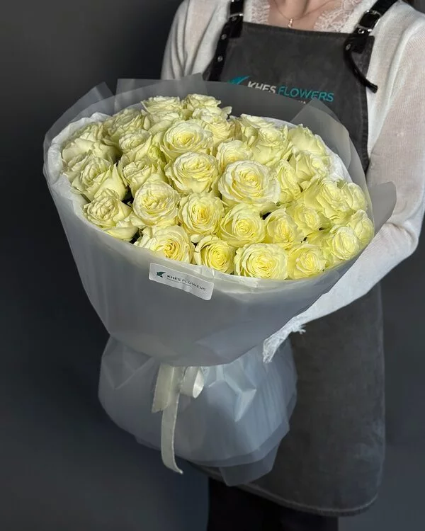 Букет 35 белых роз (50 см)