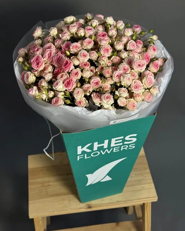 Букет 35 нежных кустовых роз (50 см)