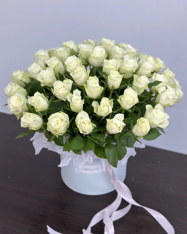 Белые розы в коробке XL